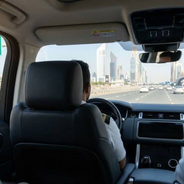 Best Monthly Route Car Lift UAE – Safe & Comfortable Rides